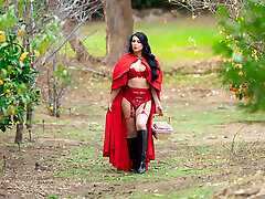 Lil' Red Riding Hood and Kleio Valentien