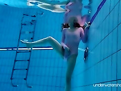 Enjoy Roxalana underwater naked in pool