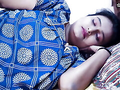 motherchod burha aurat banke aaya chodne ke liye khud ke hi bahu ko Full Video