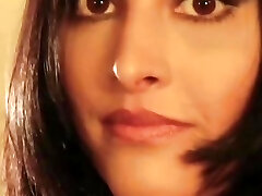 Hot Babe From Bollywood India Showing Off Extraordinaire Curves