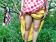 Dost Ki Amma Ko Bapu Se Khet Me Chudte Huye Dekha Dost Ki Amma Ko Bapu Se Khet Me Chudte Huye Dekha