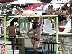 Melon flashing college girls on the party boats Melon flashing college girls on the party boats