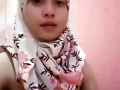 शॉवर में सुंदर हिजाब tudung jilbab लड़की हस्तमैथुन