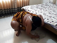 35 year old Gujarati Maid gets stuck under bed while cleaning then A guy gives rough fuck from behind - Indian Hindi Fuckfest