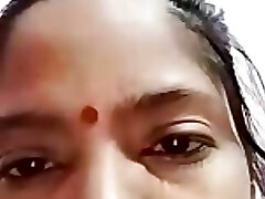 Bhabhi displaying video call Bhabhi displaying video call