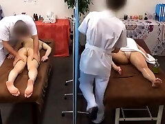 Massage babe enjoys to sixtynine during wet massage