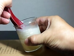 сперма в стакане
