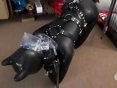 cuttest latex doggy spielen