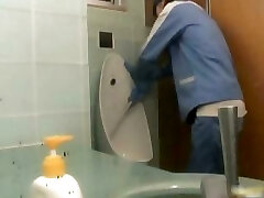 Asiatico, servizi igienici operatore entra sbagliato part6