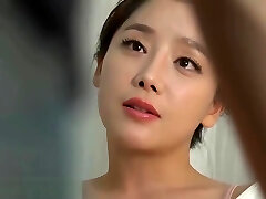 l'esclave léchant les pieds et les talons clairs de la déesse coréenne l'esclave léchant les pieds et les talons clairs de la déesse coréenne