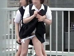sexy giapponese studentesse di fare la pipì