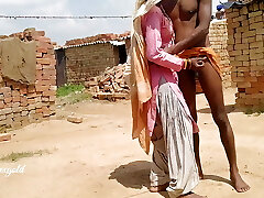 साली ने जीजा की जमीन पकड़ के बहार साली ने जीजा की जमीन पकड़ के बहार