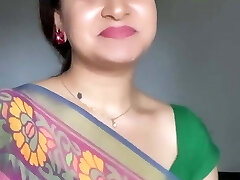 sexy Indian Aunty Mind-blowing Green Saree