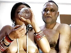 مرحله عمو دمار از روزگارمان درآورد عمه داغ, سینه های داغ, نوک پستان, اندازه کوچک مرحله عمو دمار از روزگارمان درآورد عمه داغ, سینه های داغ, نوک پستان, اندازه کوچک