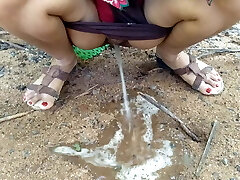Desi Indian Bhabhi Outdoor Public Urinating Video Compilation