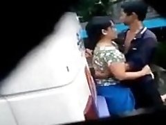 देसी लड़की और लड़की सेक्स में बस टर्मिनल पर जासूस वाला कैमरा पकड़ा