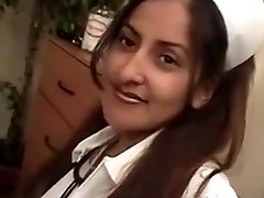mature indienne infirmière aime la baise à trois