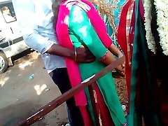 coppie di tamil sexy madurai in pubblico