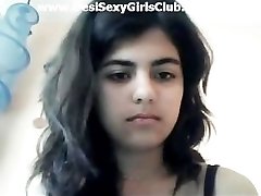 Desi Schöne Mädchen Zeigen Titten und Pussy In Webcam