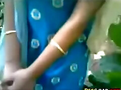 भारतीय लड़की के बाहर गड़बड़ कर दिया भारतीय लड़की के बाहर गड़बड़ कर दिया