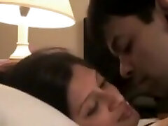 Bueatiful भारतीय सेक्स के साथ होंठ चुंबन
