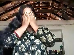 गर्म भारतीय देसी शिक्षक चाची विपठ्ठन और रसदार स्तन के दिखा