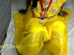Indian hot bhabhi ki chudai yellow sute me Hindi intercourse movie