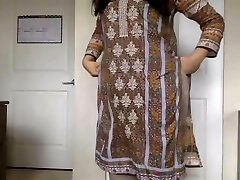 desi girl Stripping her Salwar Kameez to Bare and Taunting us