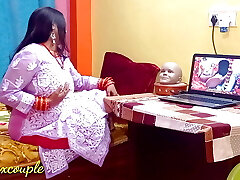 داغ گام به خواهر گرفتار شده توسط برادر در حالی که او در حال تماشای فیلم ابی داغ گام به خواهر گرفتار شده توسط برادر در حالی که او در حال تماشای فیلم ابی