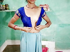 bhabhi ji saadi badal rahi thi devar ne dekh liya oder chudai kar diya devar bhabhi ki desi chudai video mit ihrem payal