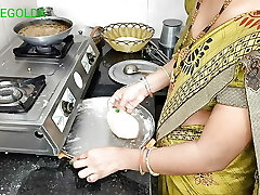 Roti banate samay jor se dhakka lagaya ek sath do kam