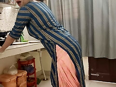 esposa india engaña al marido con el hermanastro sandalia sexual familiar kamasutra desi chudai pov indio en la cocina hindi aud