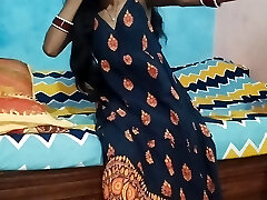Mere bhai ne muje mere guest room me aake apna bada lund dikhaya or muje choda