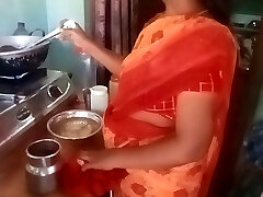 Tamil aunty boobs Tamil aunty boobs