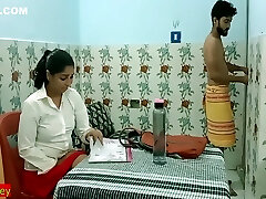 des filles chaudes indiennes baisent avec un professeur pour passer l'examen! hindi sexe chaud 16 min
