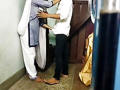 College ki supermarket room me student log ka karnama hua viral