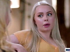 hijastra pequeña lame el coño de su mamá hijastra pequeña lame el coño de su mamá