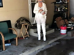 White leather smoker
