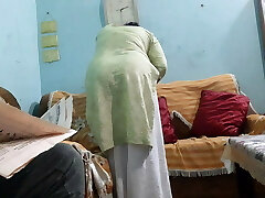 Desi Super Hot Maid ko choda salary bhadwane ke chakkar me Desi Super Hot Maid ko choda salary bhadwane ke chakkar me