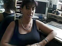 Business lady gets ravaged for taking the wrong parking spot Business lady gets ravaged for taking the wrong parking spot