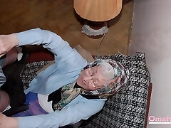 OmaHoteL热奶奶在性感的成熟视频
