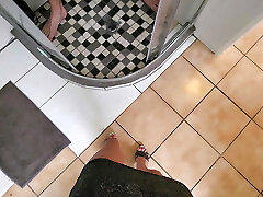 Girlfriend teases me to jizz on her feet in the shower