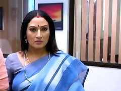 Jaw-dropping Aunty with long hair and curves Jaw-dropping Aunty with long hair and curves