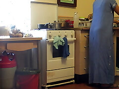 TURKISH WIFE is perplexed when spouse gives her a surprise cumsot!!! KONUSMALI TURKCE