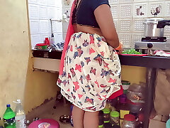 Indian hot Stepmother got frustrated with stepdad Indian hot Stepmother got frustrated with stepdad