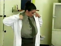 Bozena-Médecin militaire Gangbanged par des Soldats