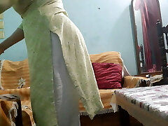 Desi Super-steamy Maid ko choda salary bhadwane ke chakkar me