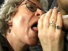 Older woman sucks fellow - vintage French video