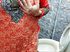 Desi Beautiful Mummy Shaving Coochie And Armpits On Eid And Pissing In Bathroom