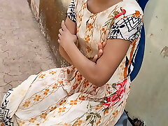 Desi ladaki bahar baiti thi to baju Wale uncle ne dekha or ladaki ko bola muze chodana hai chut tuhmari Desi ladaki bahar baiti thi to baju Wale uncle ne dekha or ladaki ko bola muze chodana hai chut tuhmari